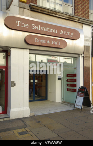 Vordere und Eingang der Oxford Street Regent Halle Eigentum der Heilsarmee Liebe mit Anbetung Einrichtungen Café Café & Buchhandlung London England Großbritannien Stockfoto