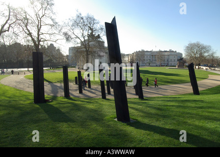 Silhouette Winter Blick auf Bronze Skulpturen aus Neuseeland war Memorial mit den Wellington Arch am Hyde Park Corner hinaus London England Großbritannien Stockfoto