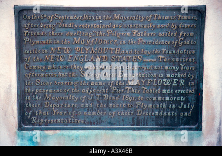 Historische Plakette feststellend Mayflower Pilger und Siedler und einem Besuch von Nachkommen Plymouth England Stockfoto