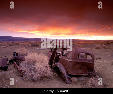 F00161M Tif altes Auto Dump im Sommer See Wildlife Rufuge und Sonnenaufgang Oregon Stockfoto