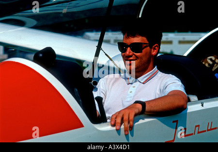 Glider pilot tragen Sonnenbrillen im Cockpit vor dem ausziehen Challes-Les-Eaux-Savoie-Frankreich Stockfoto