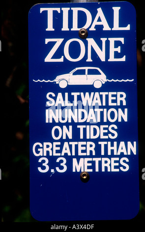 Flut Warnzeichen Straße in der Nähe von Cairns-Queensland-Australien Stockfoto