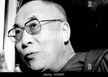 Seine Heiligkeit der 14. Dali Lama von Tibet während einen Rundgang auf seinem letzten Besuch in Edinburgh Stockfoto