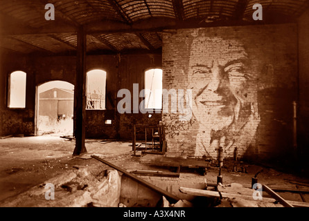 Porträt des ehemaligen U S Präsident Ronald Reagan auf eine Wand in einem verlassenen Eisenbahn Hangar nördlichsten Pennsylvania gemalt Stockfoto
