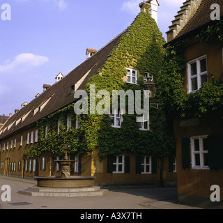 Geografie/Reisen, Deutschland, Bayern, Augsburg, Straßenszenen, Fuggerei, erbaut: 1514 - 1523, von Jacob Fugger, Blick auf Brunnen und Häuser, Europa, Jakob II., Fuggerhaus, Fuggerhaus, ratsgut, Gebäude, Häuser, Haus, mit Efeue überwachsen, Stockfoto