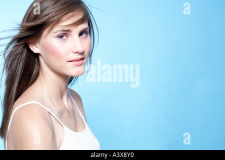 Porträt einer jungen Frau in die Kamera Lächeln Stockfoto