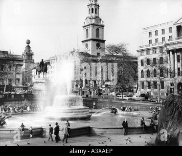 Geographie / Reisen, Great Britain, London, Quadrate, Trafalgar Square, Brunnen, mit Blick in Richtung St. Martin-in-the-Field, 1950er Jahre Stockfoto