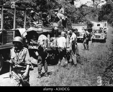 Geografie/Reisen, Kongo, Simba-Aufstand 1964 - 1965, Söldner sammeln sich, nachdem sie im Dschungel in einen Hinterhalt verwickelt waren, Dezember 1964, Stockfoto