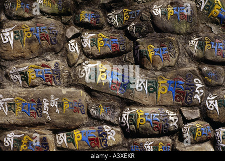 "Geographie / Reisen, Nepal, Religion, Mani-Steinen, alten tibetischen Buchstaben, Mantra"Om Mani Padme Hum", Swayambhunath Stupa, Altehrwürdig Stockfoto