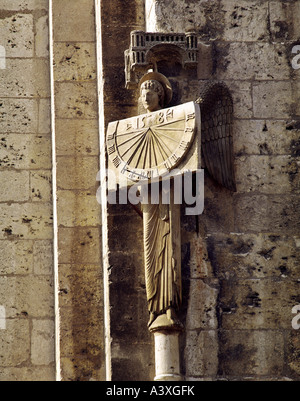 Bildende Kunst, sakrale Kunst, Skulptur, Engel hält, Sonnenuhr, 1194-1260, Stein, Südturm Notre-Dame Kathedrale Chartres, Fran Stockfoto