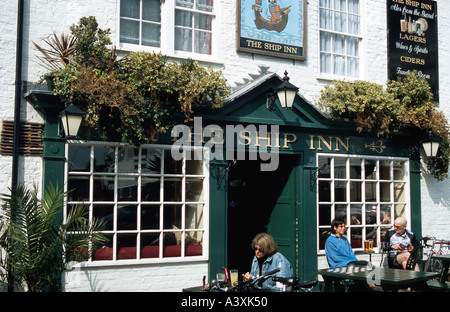 Außenterrasse The Ship Inn Gasthaus Roggen East Sussex England Großbritannien UK Kim Paumier Herr Stockfoto