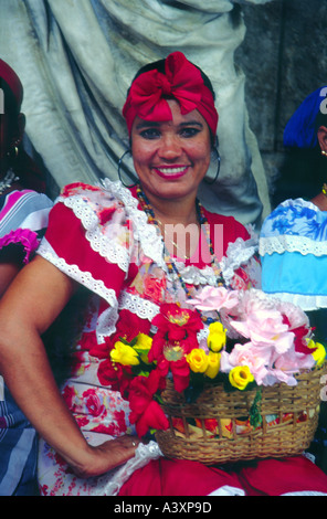 Frau verkaufen Blumen in Havanna Kuba Stockfoto