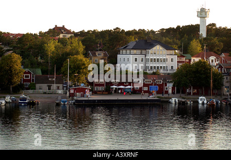 Sandhamn Stockholm Schweden ein beliebter Hafen in den Stockholmer Schären mit dem Sands hotel Stockfoto