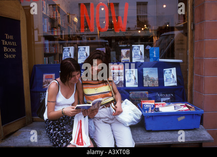 Travel Book Shop Notting Hill West London 1990er Jahre. Der Laden war bekannt und wurde in Hugh Grant Film Notting Hill. Um 1995 HOMER SYKES Stockfoto