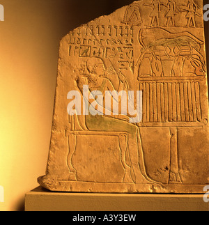 Bildende Kunst, antike, Ägypten, altes Königreich, Relief, Steintafel, Frau sitzend, duftenden Lotusblume gemalt, ca. 2500 v. Chr. Stockfoto