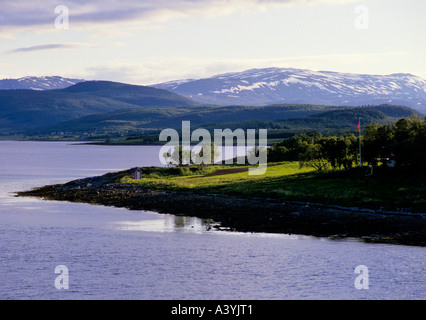 Fjord in der Nähe von Dorf Finnsnes Norwegens Stockfoto