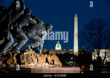 Marine Corps War Memorial in Arlington oder Iwo Jima Flagge Statue; DC-Skyline mit Lincoln Memorial; Washington Monument; U.S. Capitol Stockfoto