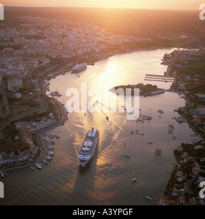 Luftaufnahme des Kreuzfahrtschiffes WINDGEIST Abfahrt Mao früher Mahon Menorca Balearen Spanien Stockfoto