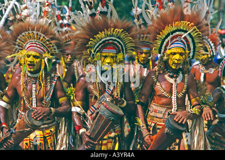 Mekeo-Stammestänzer bei einem Gesang in Port Moresby Papua-Neuguinea Stockfoto