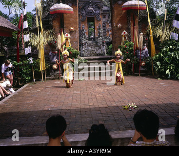 Reisen/Geografie, Indonesien, Bali, Tradition/Folklore, Barong-Tanz, Zwischenspiel, Südostasien, Mythen, Fabelwesen, Tanzen, Zeremonie, Batulan, Legong-Tänzer, Stockfoto