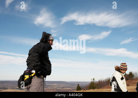 Zwei Wanderer auf einem Berggipfel Stockfoto