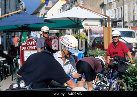 FRANKREICH BURGUND NUITS-ST-GEORGES TOURING BIKER Stockfoto