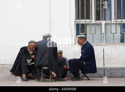 Uigurische Männer Spielkarten Stockfoto