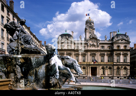 Frankreich Stadt Rathaus Hotel de Ville und Place des Terreaux Brunnen Presqu Ile Lyon Rhone-Tal Stockfoto