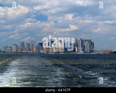Lower Manhattan Skyline von der Staten Island Ferry New York City Vereinigte Staaten Stockfoto
