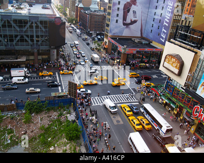 New York City Yellow Taxi Taxis Eighth Avenue und vierzig zweiten Street New York City Reisen Stockfoto