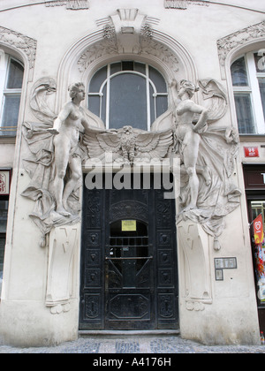 Details der Jugendstil-Fassade-Parizska Trida Paris Avenue Prag Reisen Stockfoto