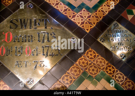 Bestattung Platten von Jonathan Swift und Stella, St. Patricks Kathedrale, Dublin, Irland Stockfoto