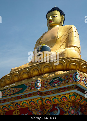 Statue von Buddha in der Nähe von Swayambhunath Stupa in Kathmandu in Nepal Stockfoto