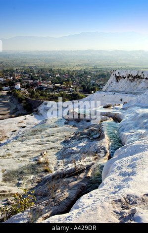 Trockenen Travertin-Pools in den Hang bei Pamukkale-Türkei Stockfoto