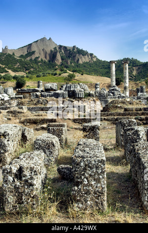 Die Ruinen der Tempel der Artemis und die Akropolis in Sardes Türkei Stockfoto