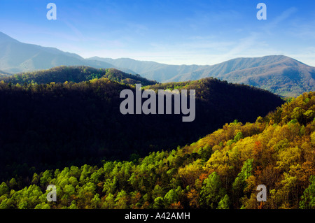 Geschichteten Gebirge die Smokies bei Sonnenaufgang von Ober Gatlinburg oberhalb der Stadt von Gatlinburg Tennessee USA Stockfoto