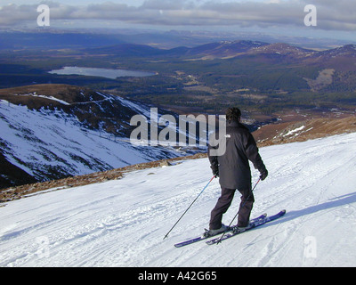 Skifahrer am Coire Na Zistrose Skipiste Cairngorm Schottland Stockfoto