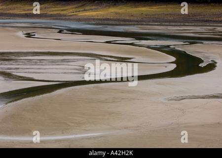 Muster in Medicine Lake Niedrigwasser Zeitraum, Jasper Nationalpark, Alberta, Kanada Stockfoto