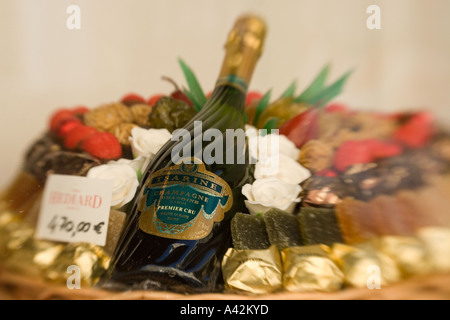 Place De La Madeleine in Paris Frankreich Hediard Gourmet-Shop Shop Fenster Champagner brut Stockfoto