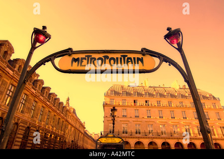 Frankreich Paris Eingang u-Bahnhof Louvre Zeichen Jugendstil Stockfoto