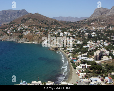 Blick hinunter auf Kantouni Strand im Großraum Panormos Kalymnos Insel im Dodekanes Bereich Griechenlands. Stockfoto