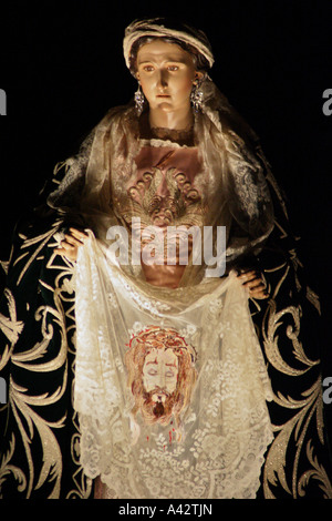 Skulptur, die Saint Veronica getragen von Frauen in traditionellen Oster-Prozessionen in Lorca, Murcia, Spanien Stockfoto