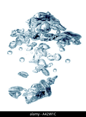 Aufsteigende Luftblasen im Wasser Aufsteigende Lluftblasen im Wasser Stockfoto