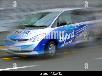 Toyota Hybrid-Auto Toyota Fahrzeug-Mit Hybridantrieb System CVT Stockfoto