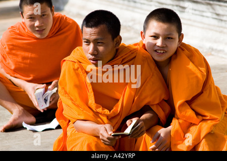 Mönche und Novizen Praxis Englisch Wat Saen Mehrwertsteuer Sene Luang Prabang Laos Stockfoto