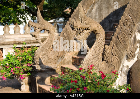 Stone Dragon Statue Treppen bei Haw Pha Kaew Vientiane Laos Stockfoto