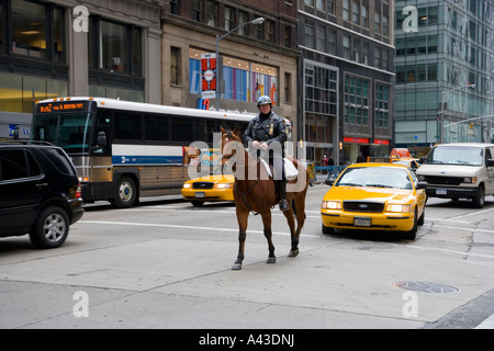 Die Polizei bestiegen zu Pferd New york Stockfoto