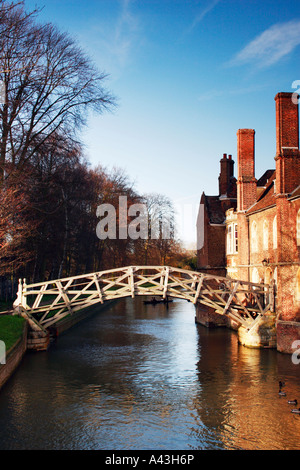 Die mathematische Brücke und Queens College Cambridge, England. Stockfoto