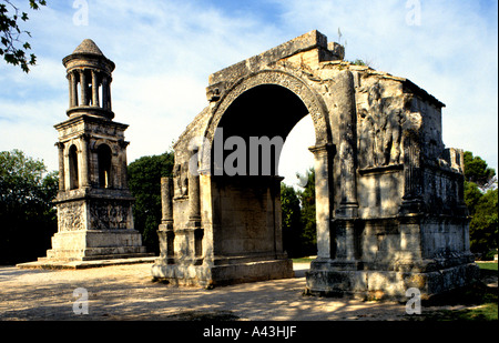 Roman Mausoleum und Gedenk Arch in St Remy de Provence römischen Stockfoto