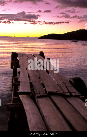 Sonnenaufgang über den la Bahia Chal aus der Stadt Cha-Llapampa auf der Isla del Sol Island von der Sonne See Titcaca-Bolivien Stockfoto